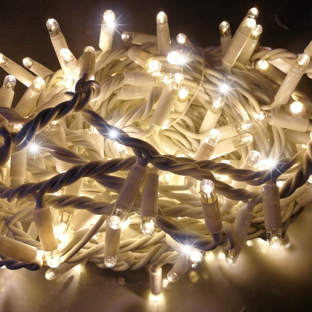 Guirnalda led blanco cálido con cable blanco y destello