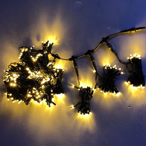 cortina led dorado cable negro