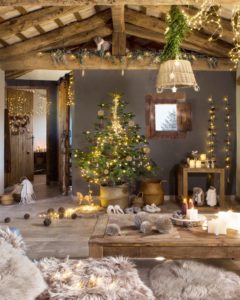 adornar con luces en navidad