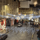 cortinas icicles en la calle para navidad topluz